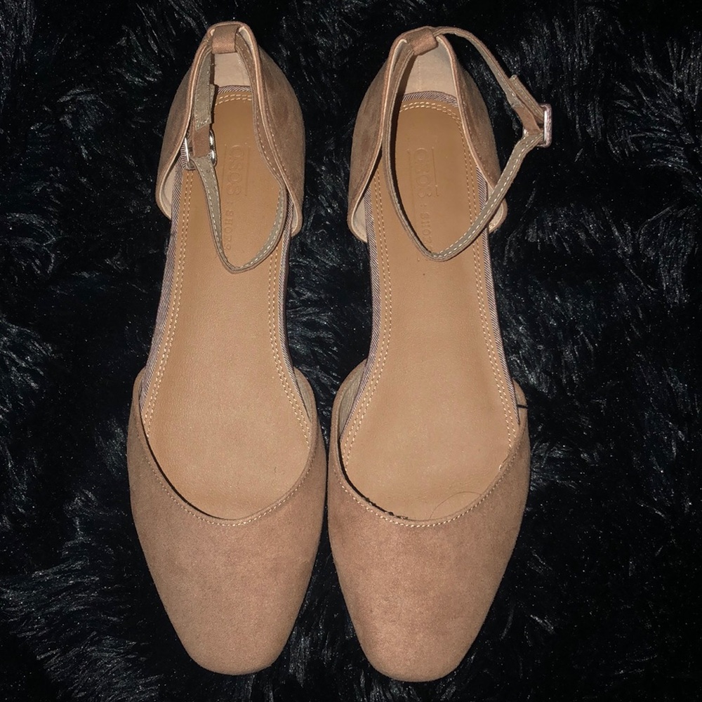 TAUPE FLATS